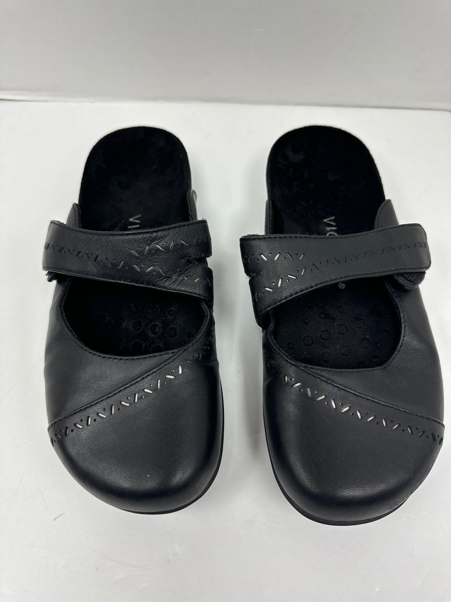 Black Slippers Vionic, Size 7