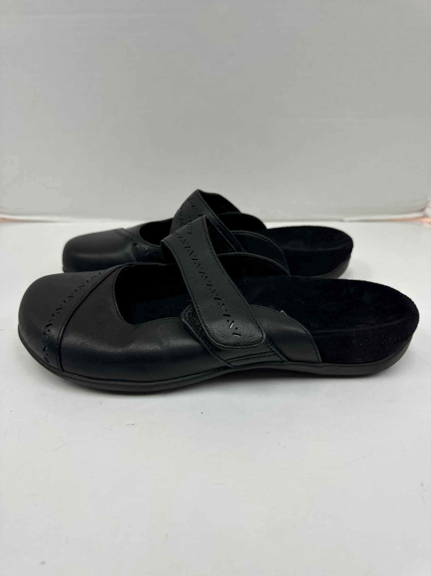 Black Slippers Vionic, Size 7