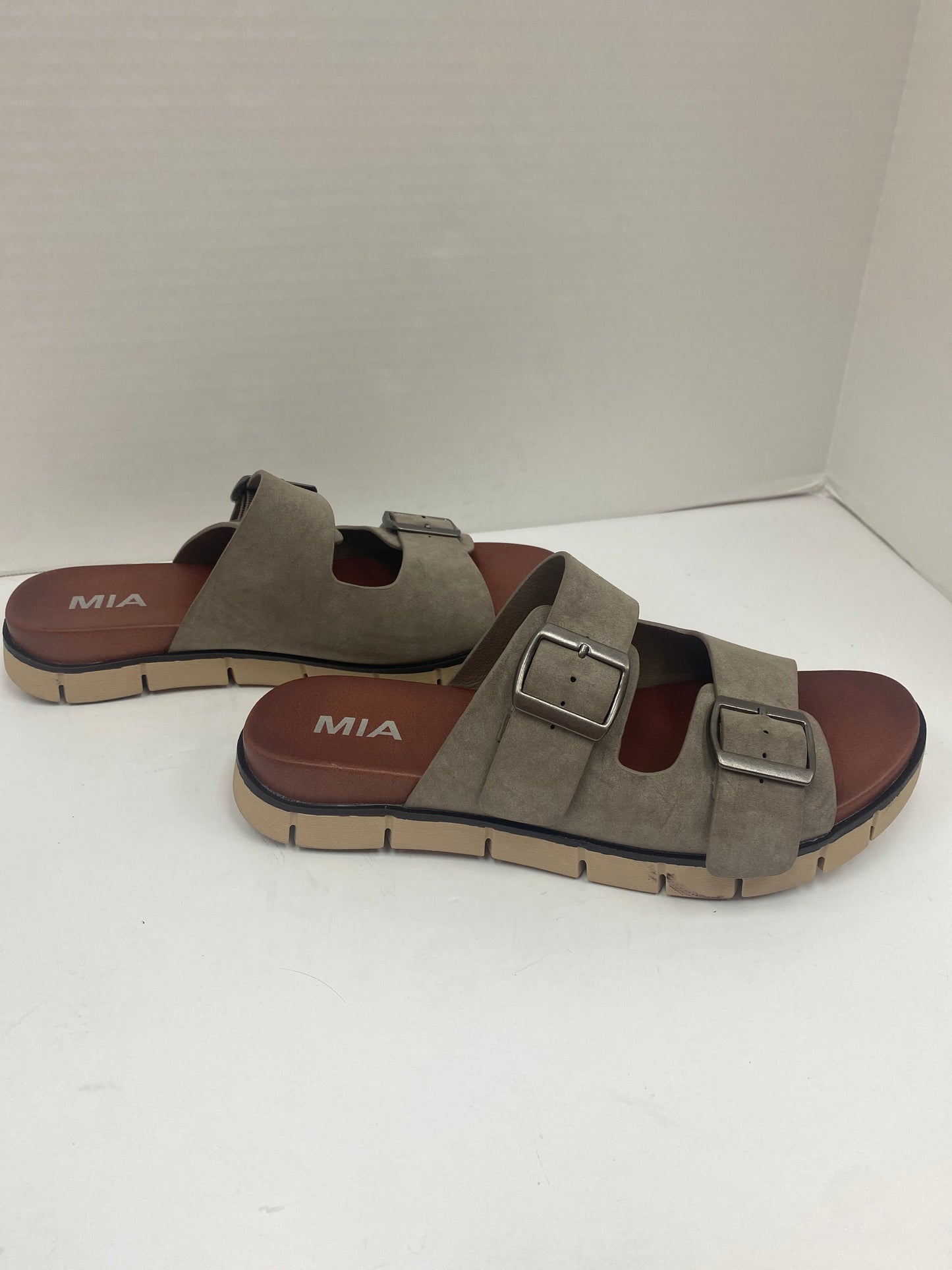 Grey Sandals Flats Mia, Size 7.5