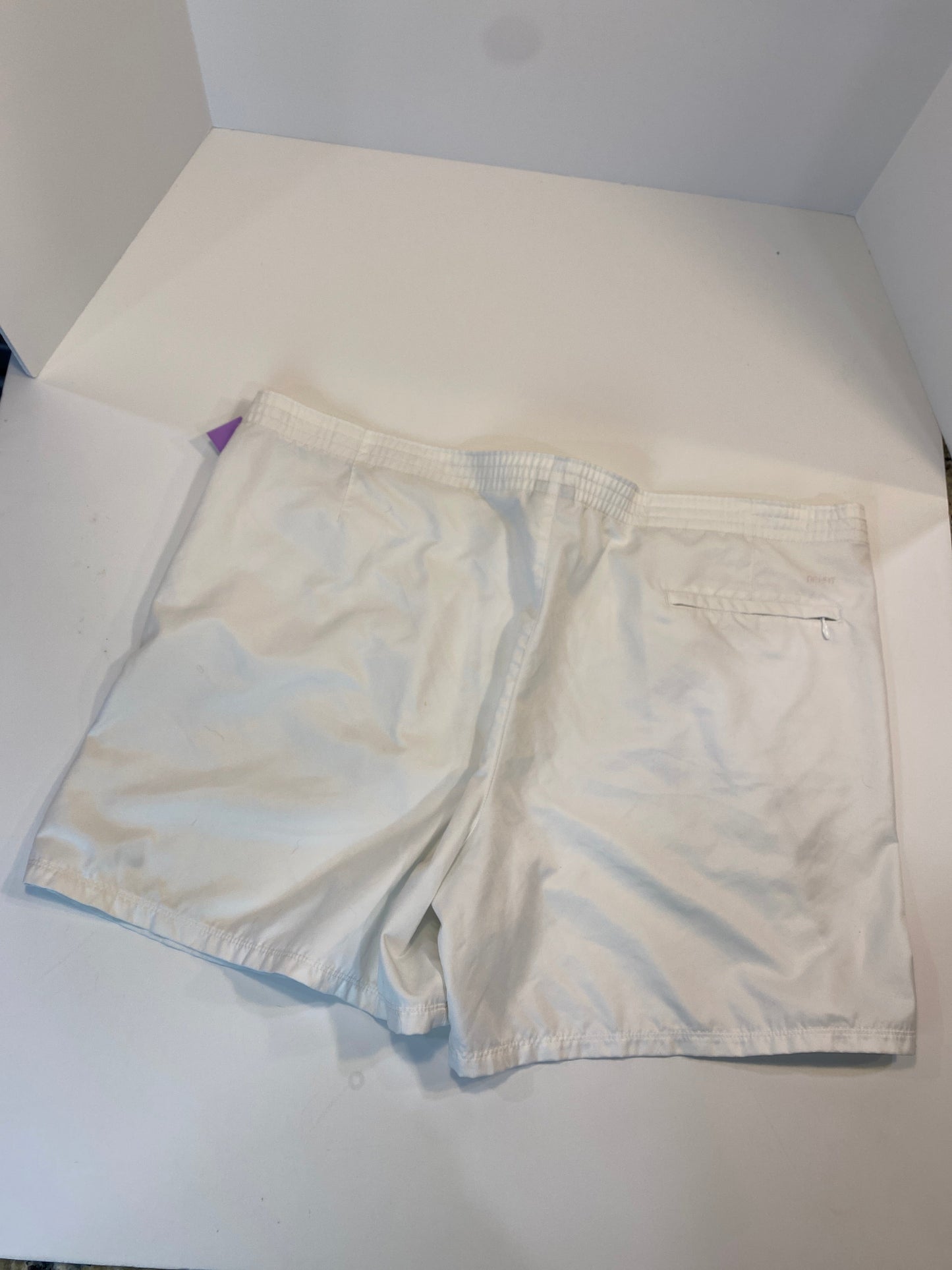 White Athletic Shorts Nike, Size Xl