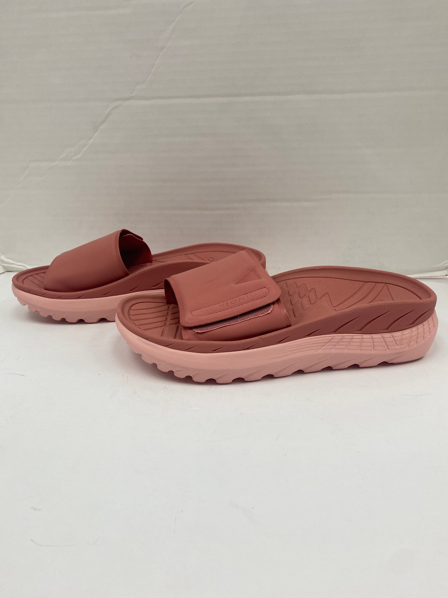 Pink Sandals Flats Vionic, Size 7