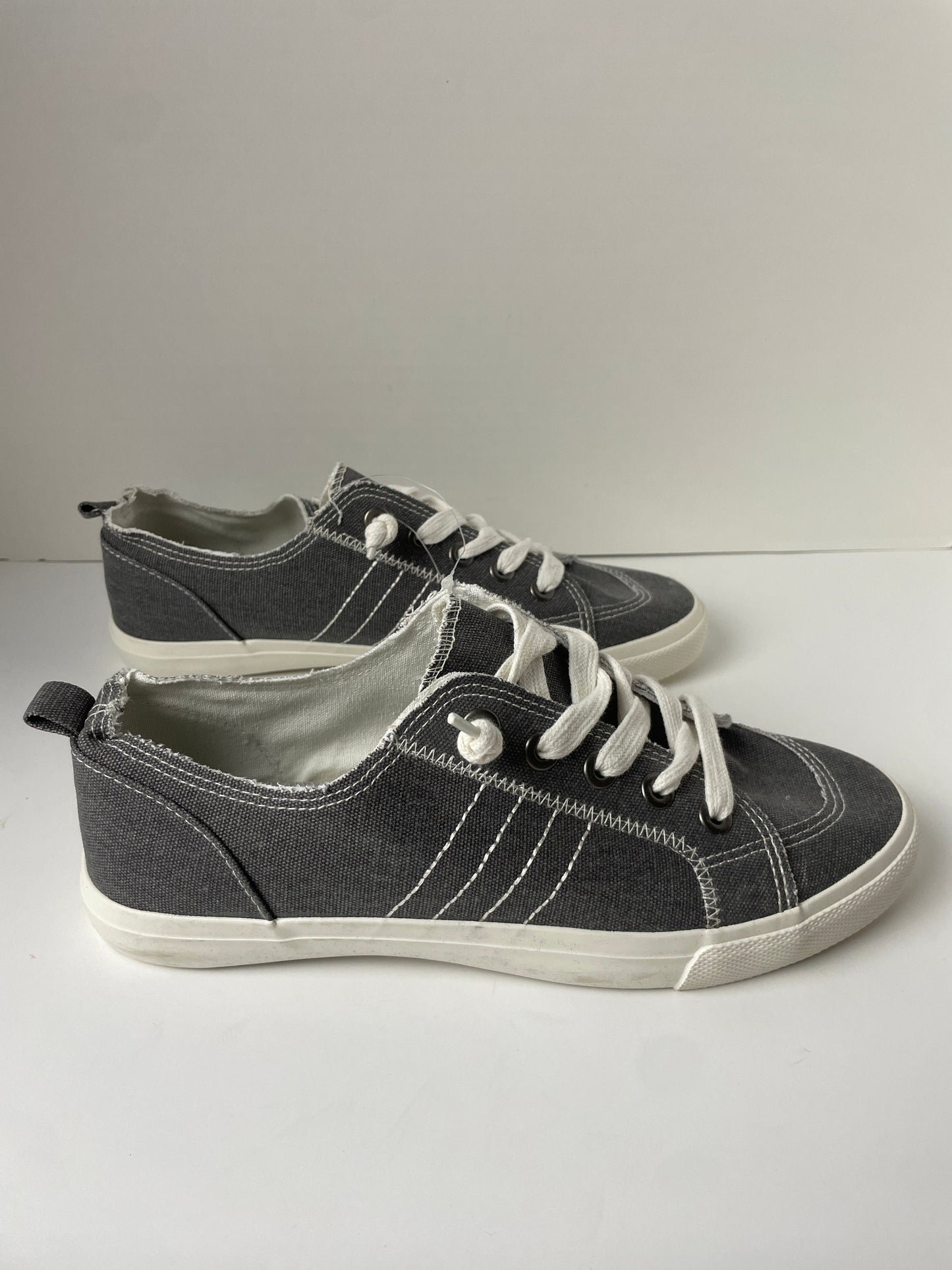 Grey Shoes Sneakers Maurices, Size 11
