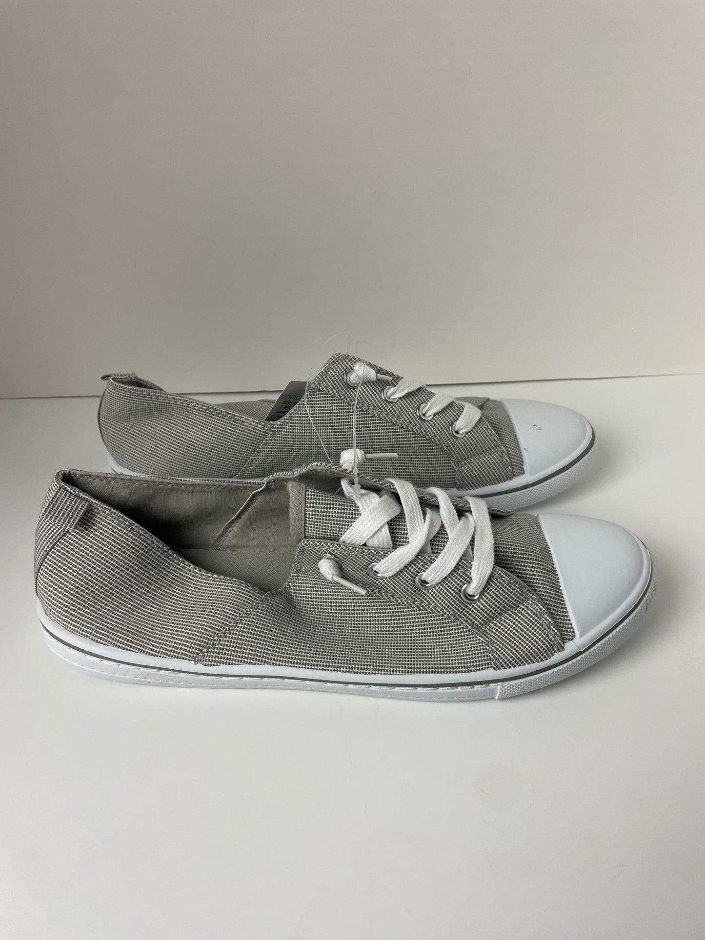 Grey Shoes Sneakers Maurices, Size 11