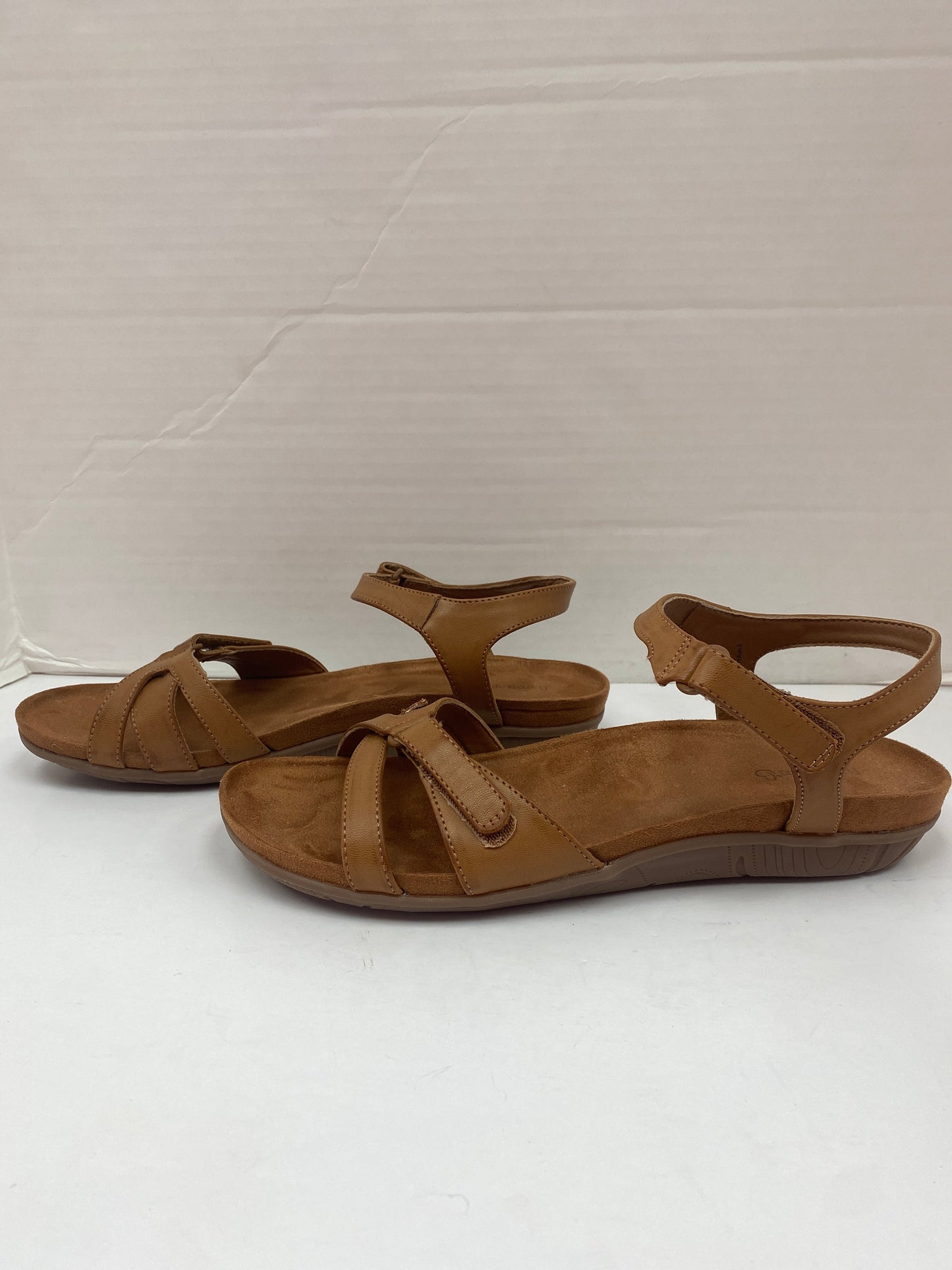 Brown Sandals Flats Bare Traps, Size 11