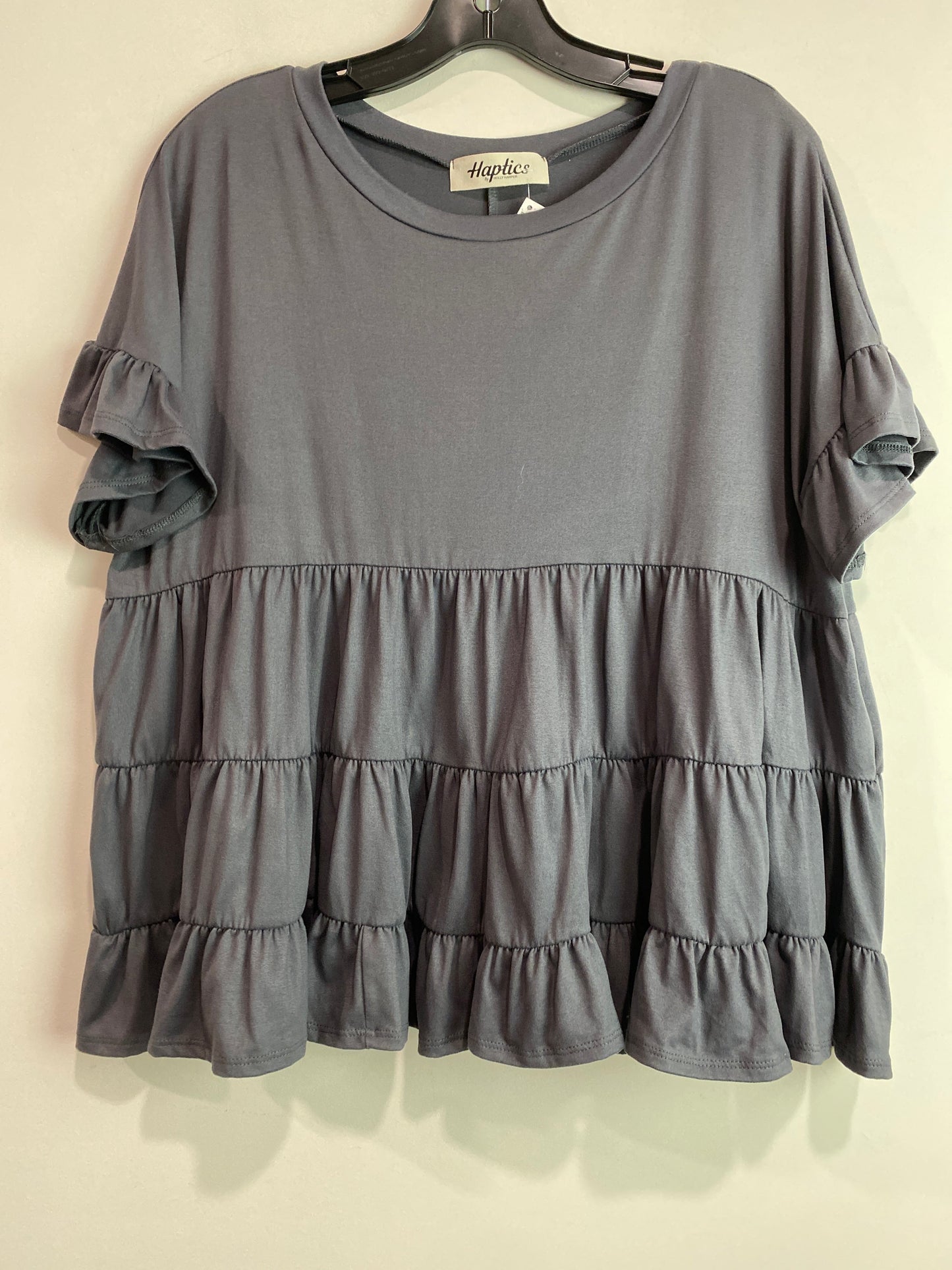 Top Short Sleeve By Haptics In Grey, Size: L