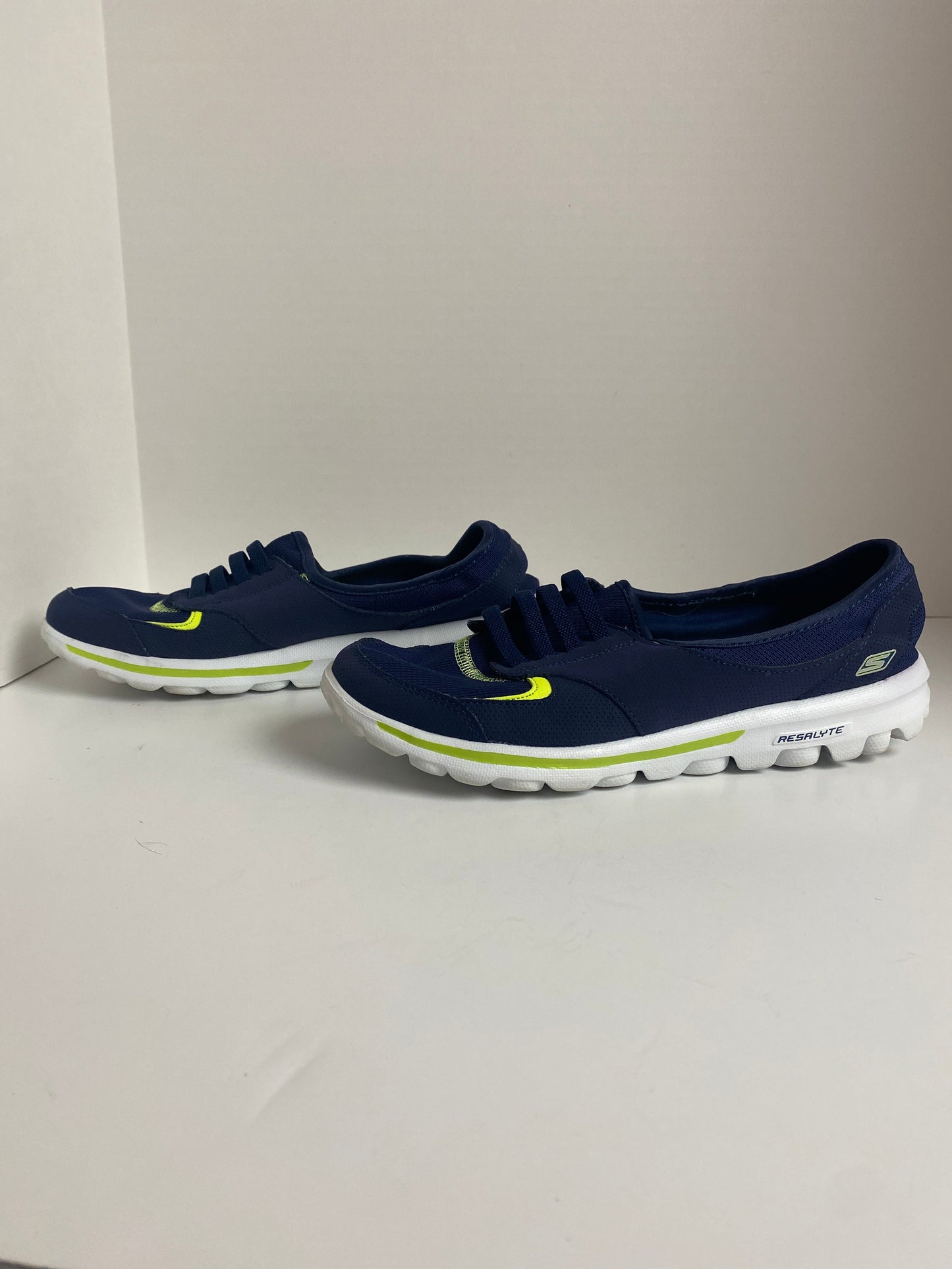 Shoes Athletic By Skechers In Navy, Size: 7.5