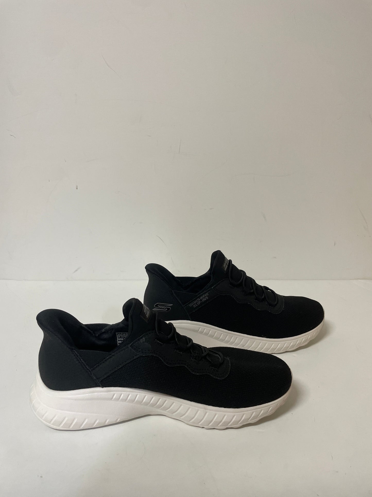 Shoes Athletic By Skechers In Black, Size: 6.5