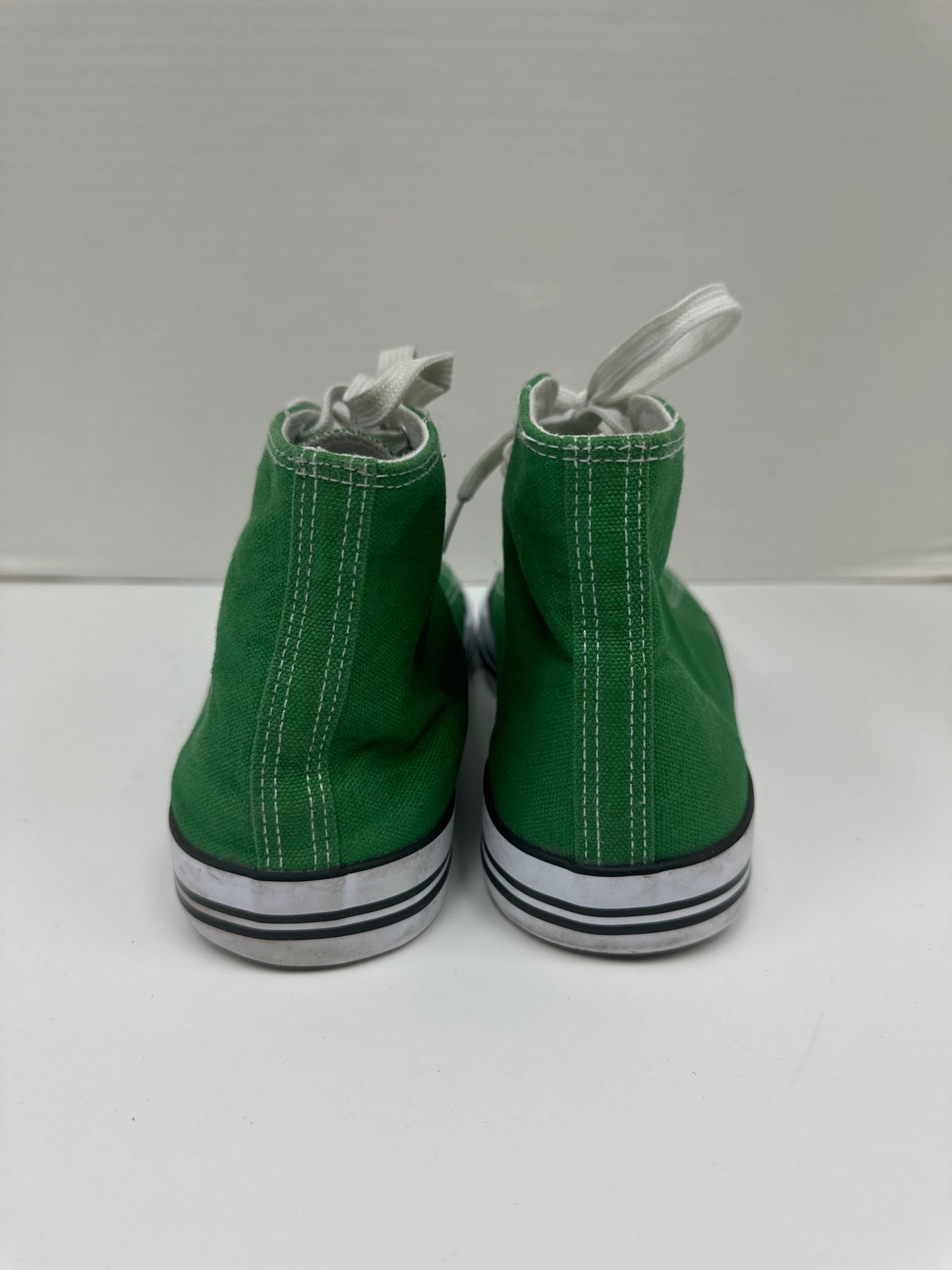 Shoes Sneakers By Cmf In Green, Size: 10