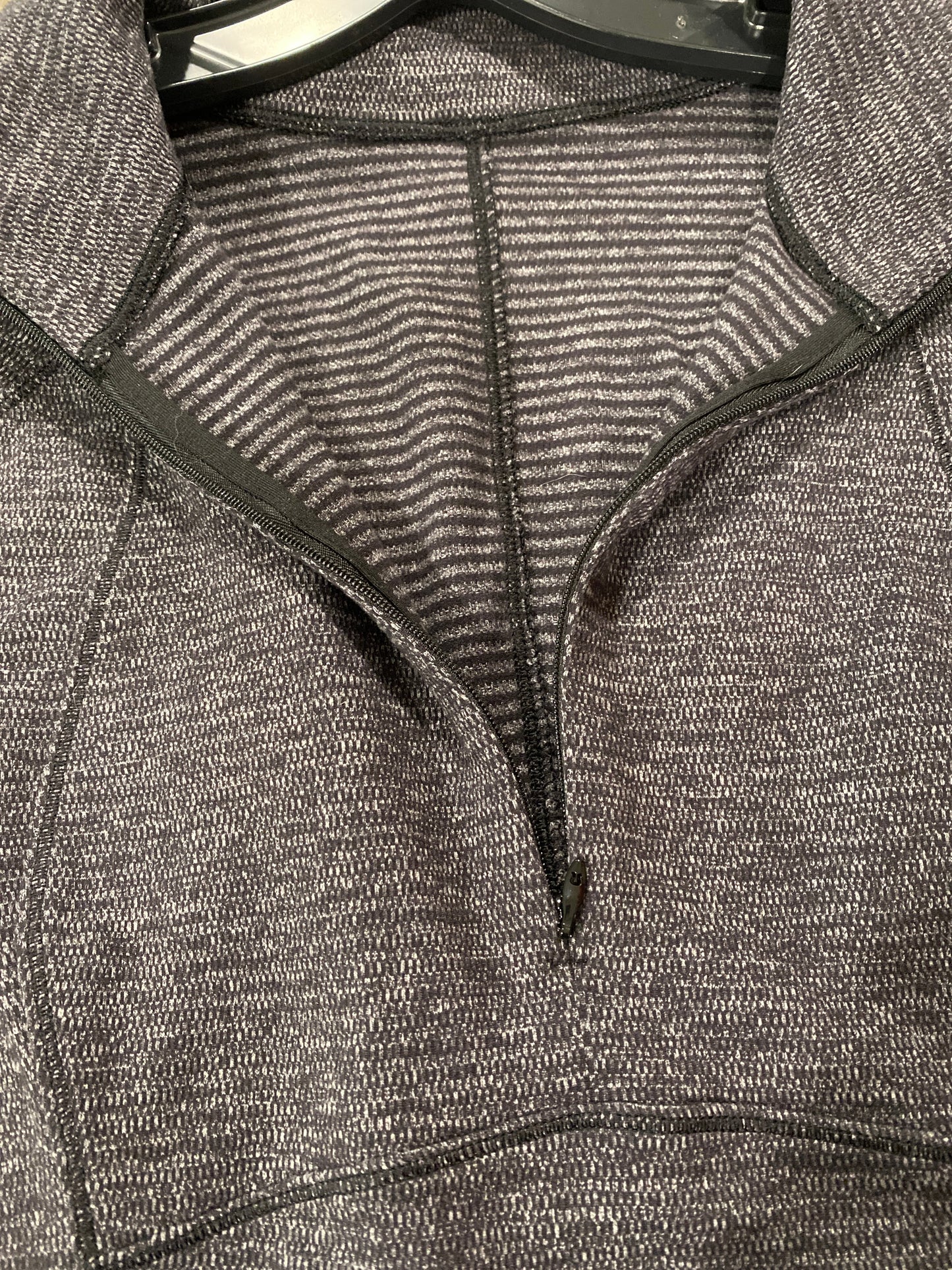 Athletic Top Long Sleeve Crewneck By Lululemon In Grey, Size: 10