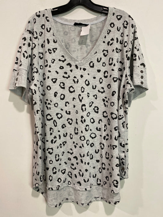 Top Short Sleeve By Jane And Delancey In Grey, Size: 1x