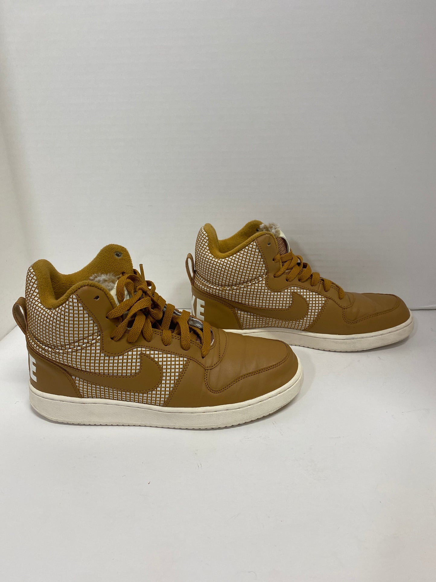 Shoes Sneakers By Nike In Brown, Size: 8.5