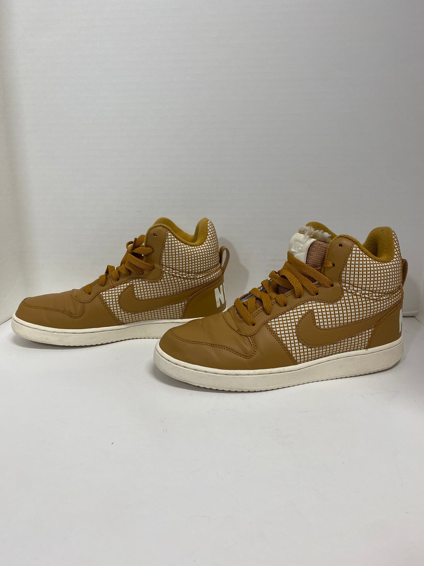 Shoes Sneakers By Nike In Brown, Size: 8.5