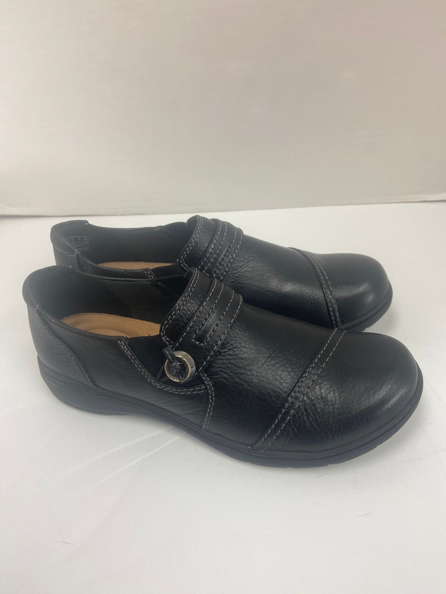 Shoes Flats By Clarks In Black, Size: 9