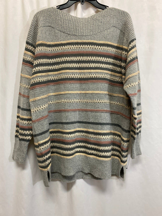 Sweater By Liz Claiborne In Grey