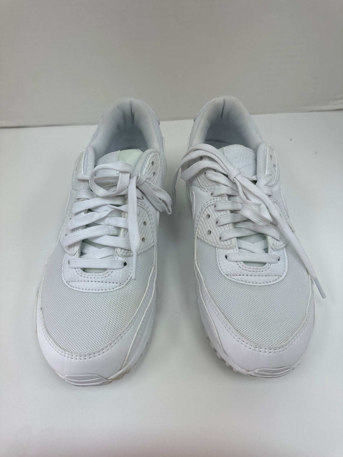 Shoes Sneakers By Nike In White, Size: 9