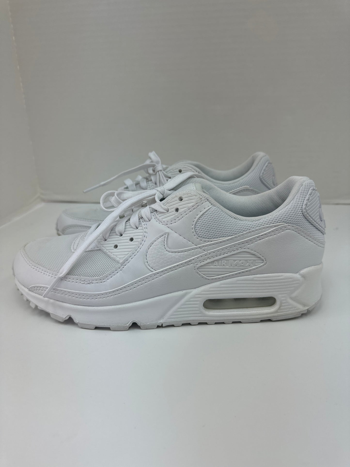 Shoes Sneakers By Nike In White, Size: 9