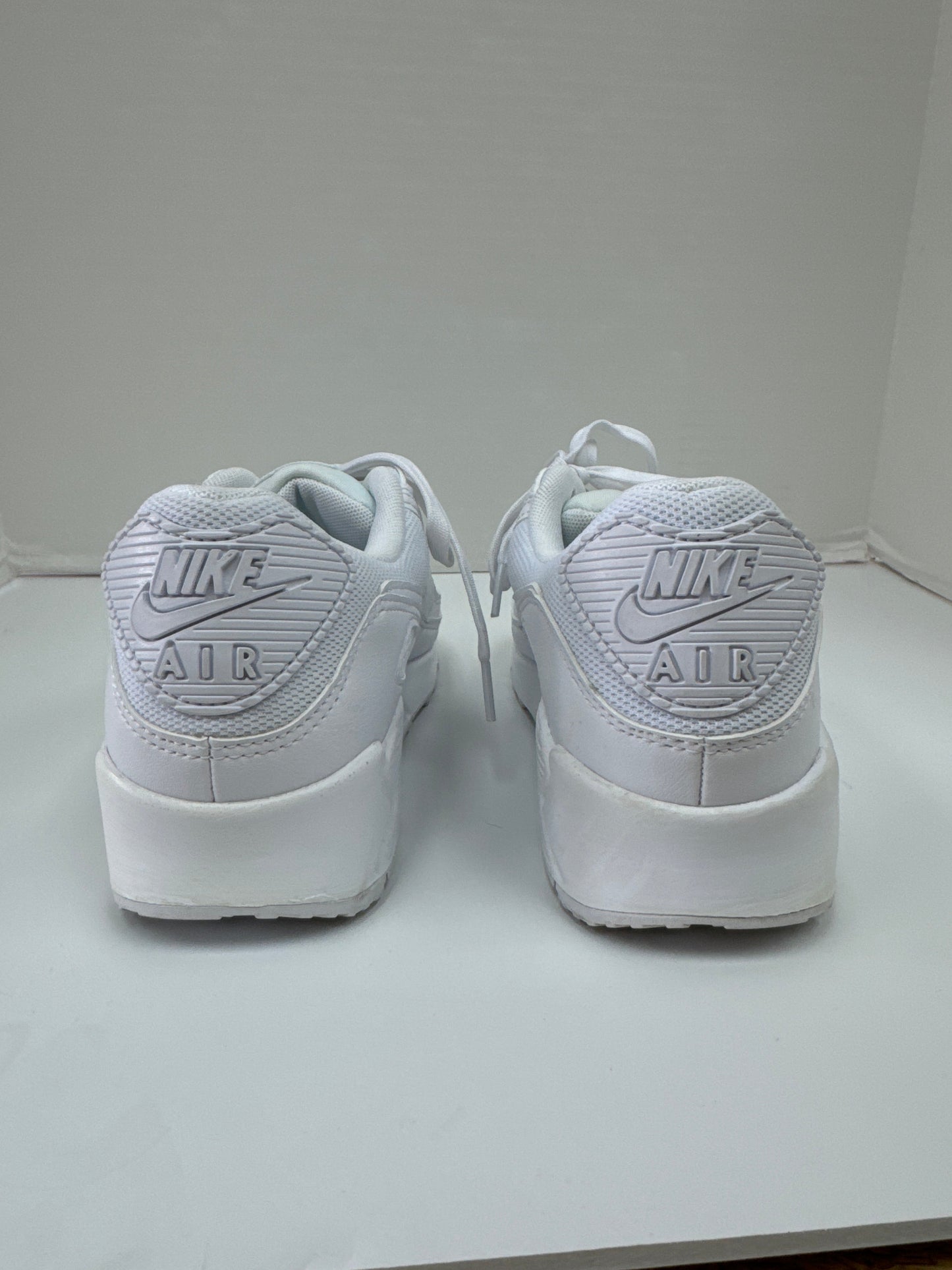 Shoes Sneakers By Nike In White, Size: 9