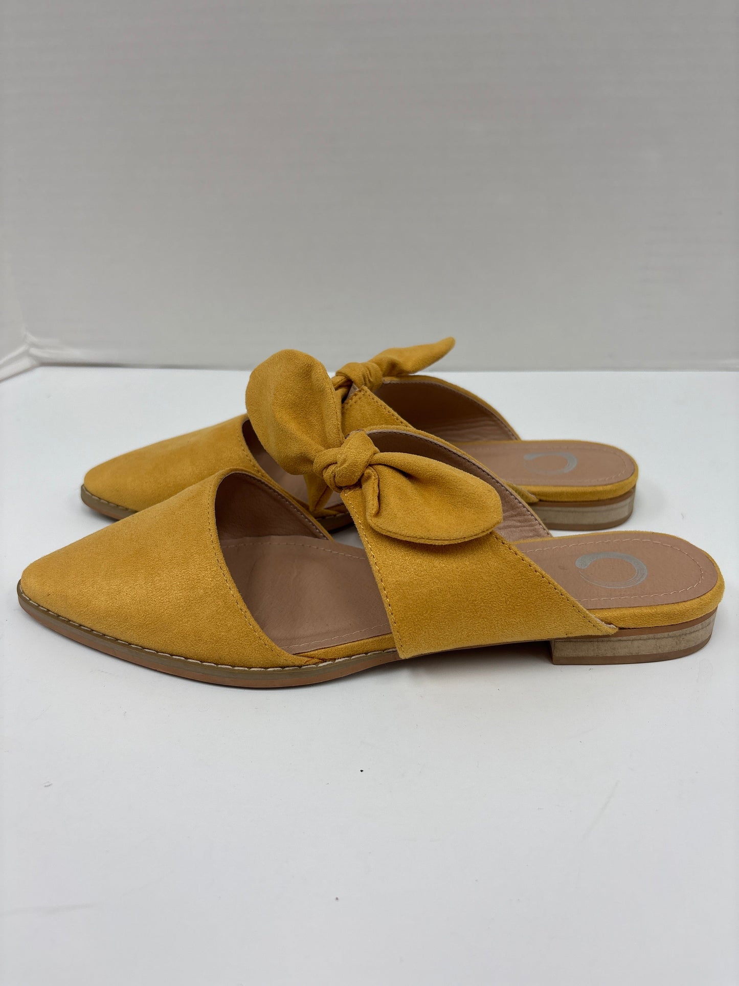 Shoes Flats By Cmf In Yellow, Size: 7.5