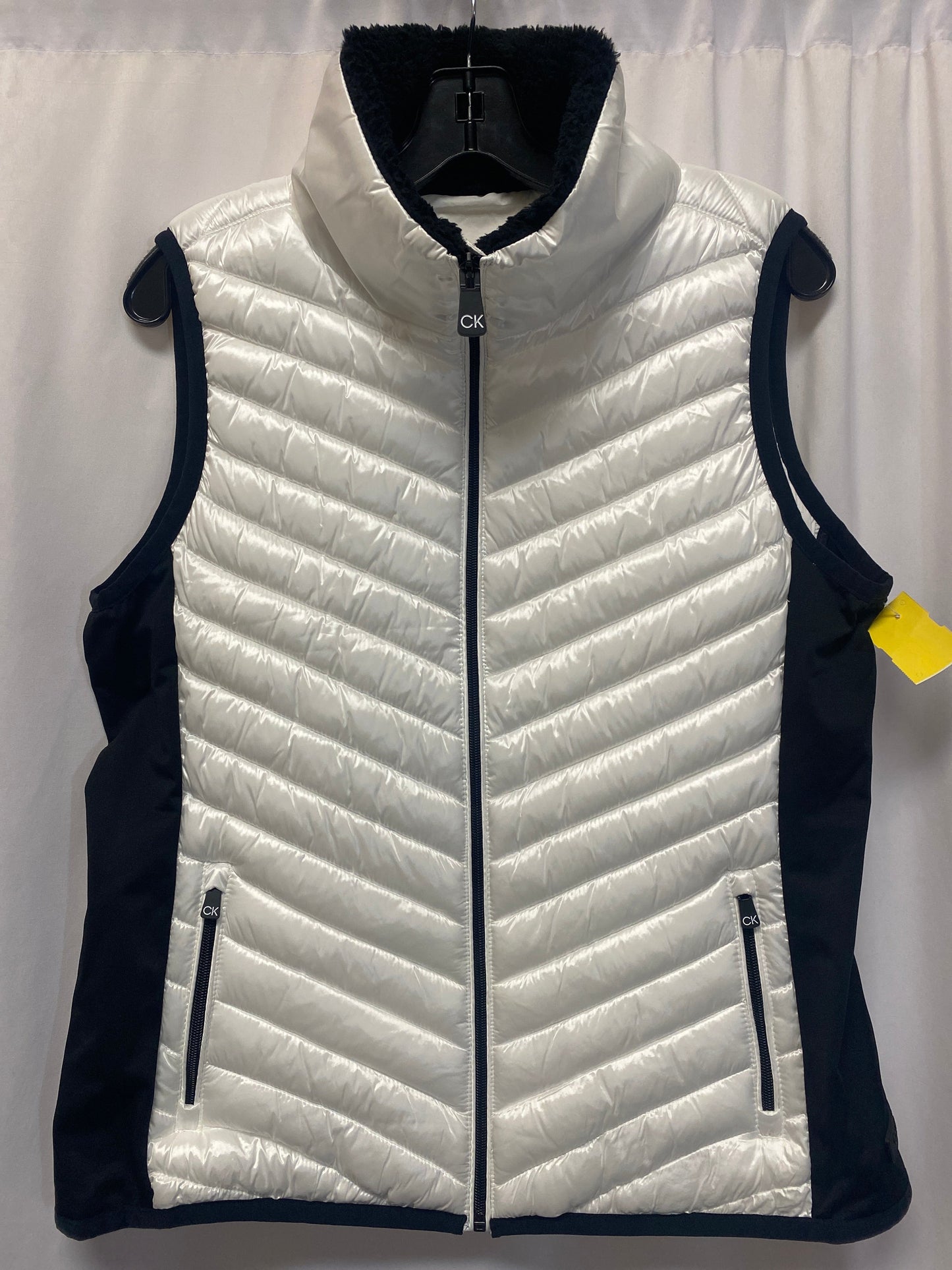 Vest Puffer & Quilted By Calvin Klein In White, Size: L