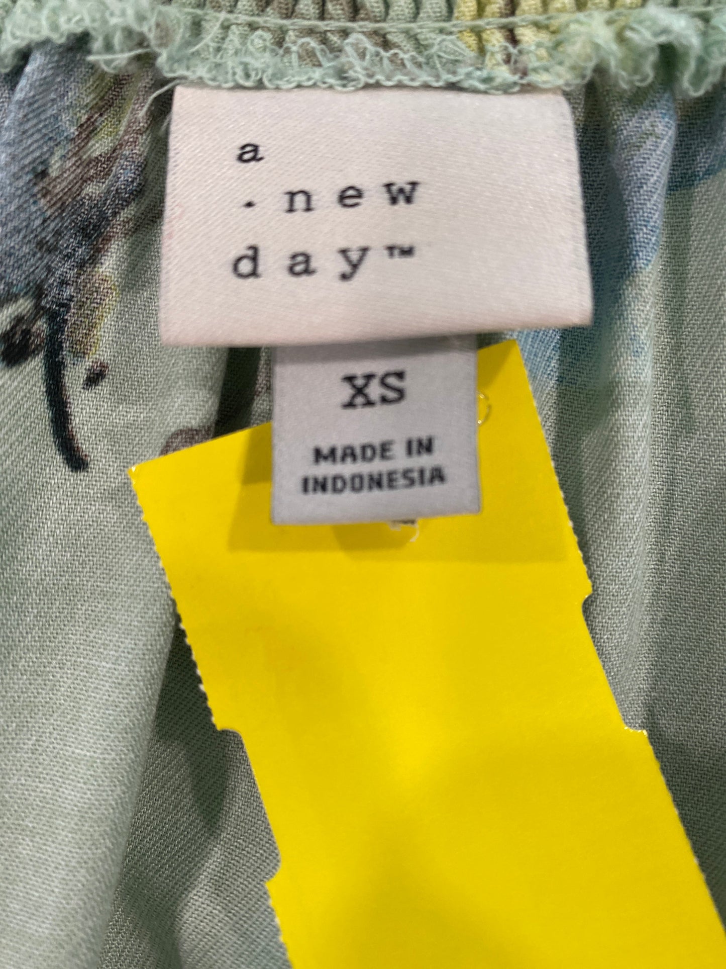 Top Long Sleeve By A New Day In Green, Size: Xs