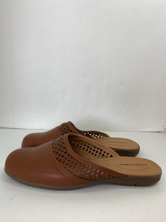 Shoes Flats By Comfortview In Brown, Size: 8