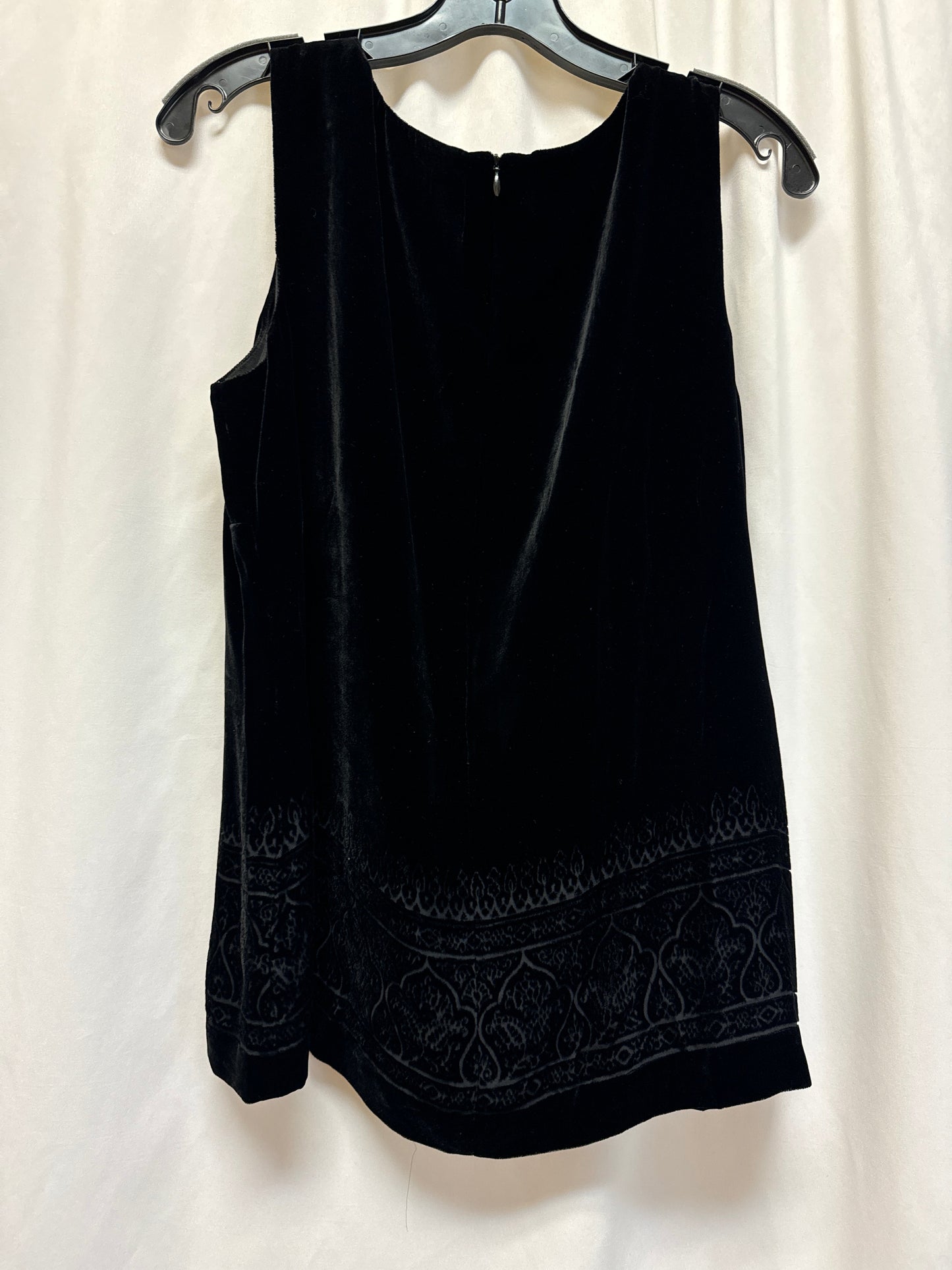 Top Sleeveless By Liz Claiborne In Black, Size: L