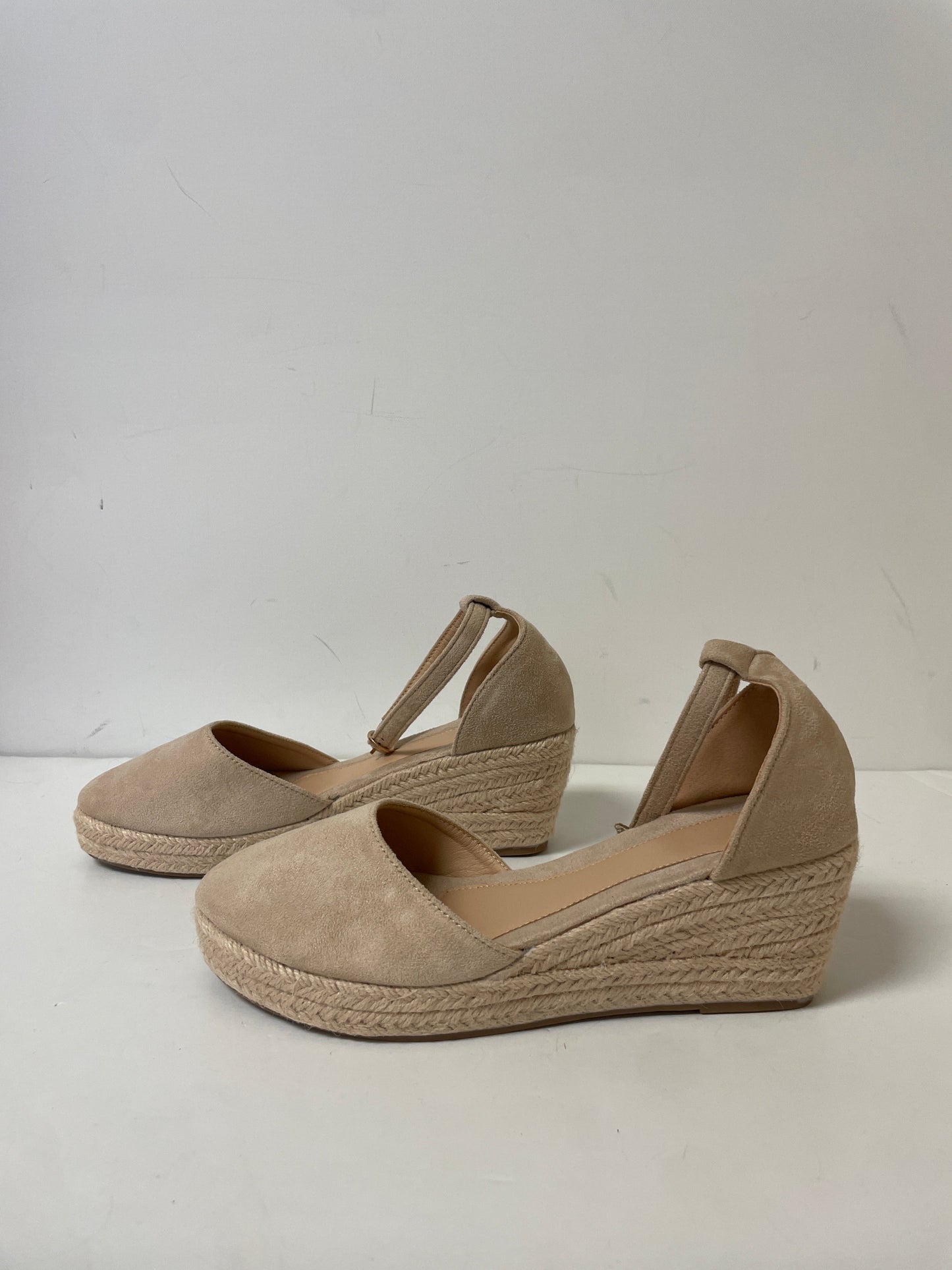 Shoes Flats By Cmf In Cream, Size: 9.5