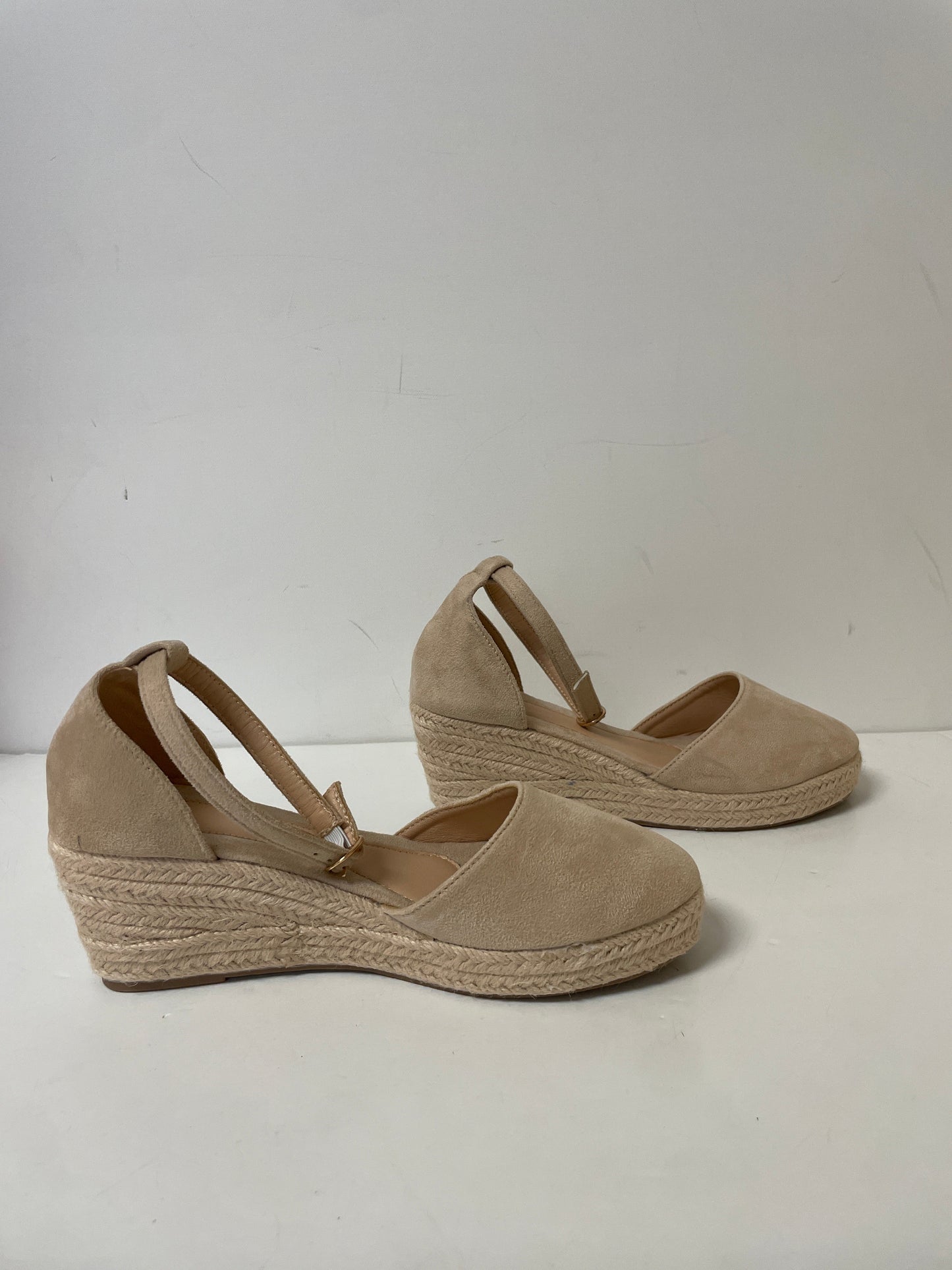 Shoes Flats By Cmf In Cream, Size: 9.5