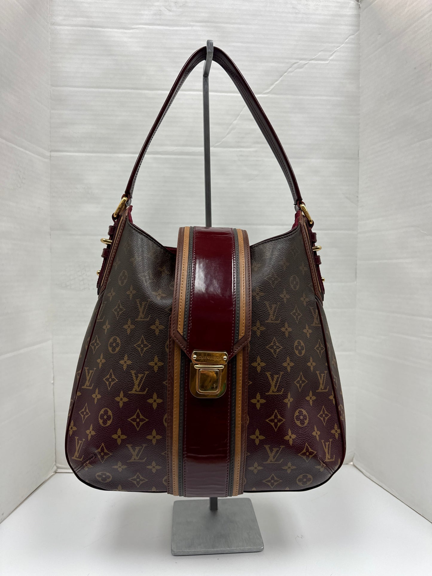 Handbag Luxury Designer By Louis Vuitton, Size: Large