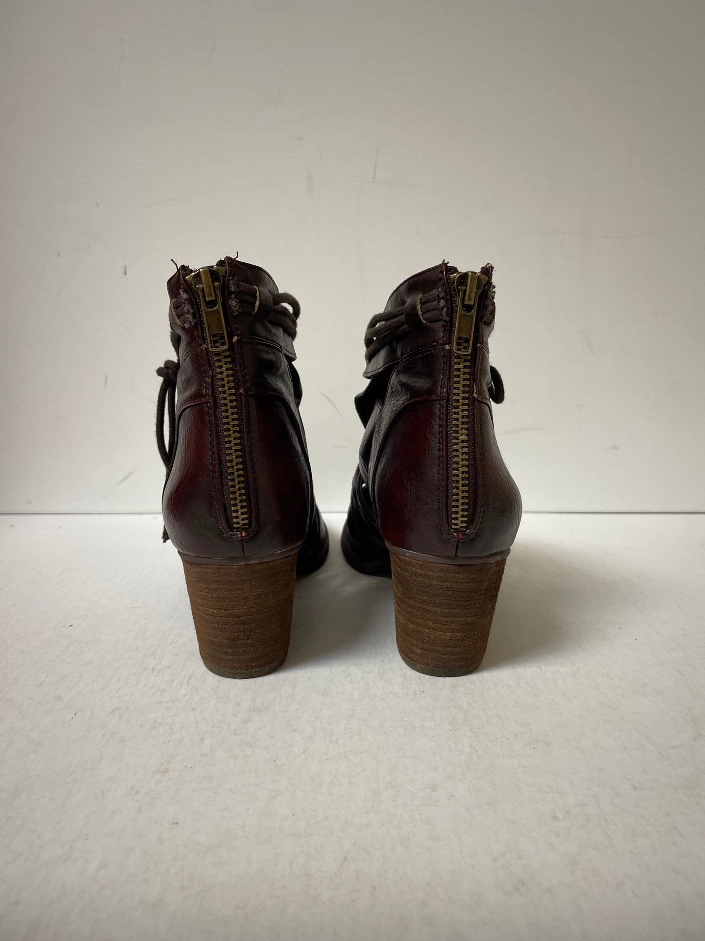 Boots Ankle Heels By Clothes Mentor In Maroon, Size: 7.5