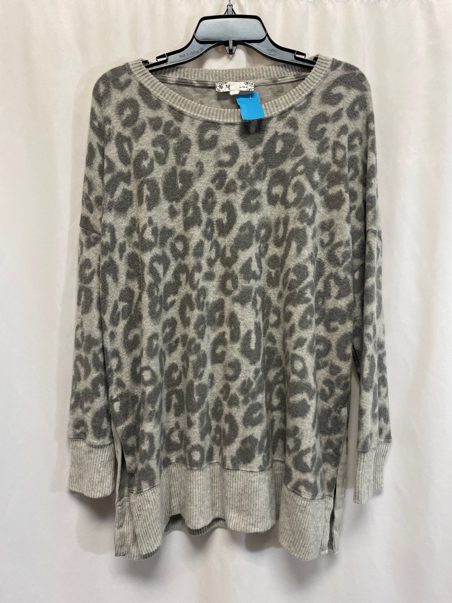 Top Long Sleeve By Cmf In Grey, Size: 1x