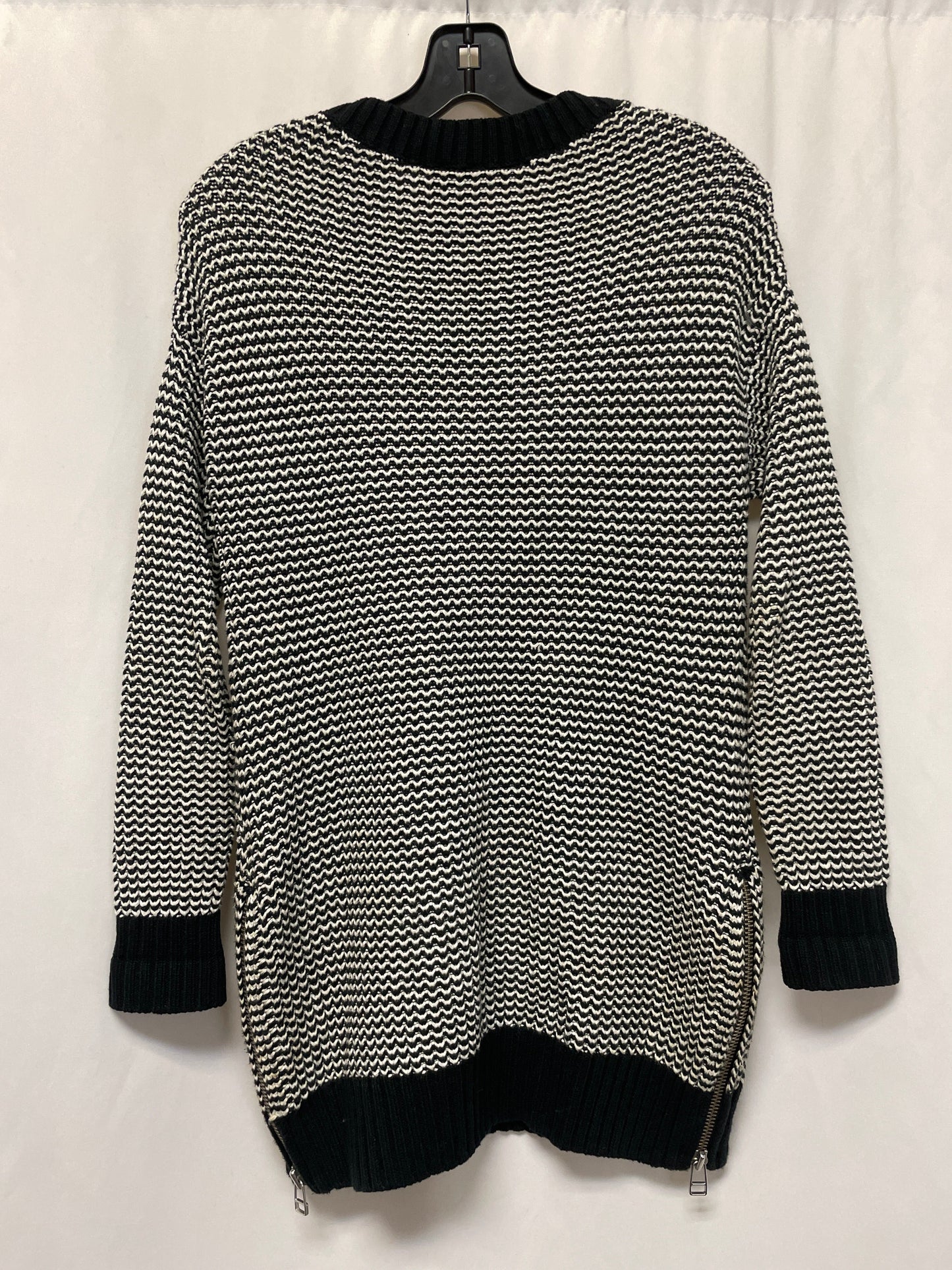 Sweater By Gap In Black & White, Size: Xs