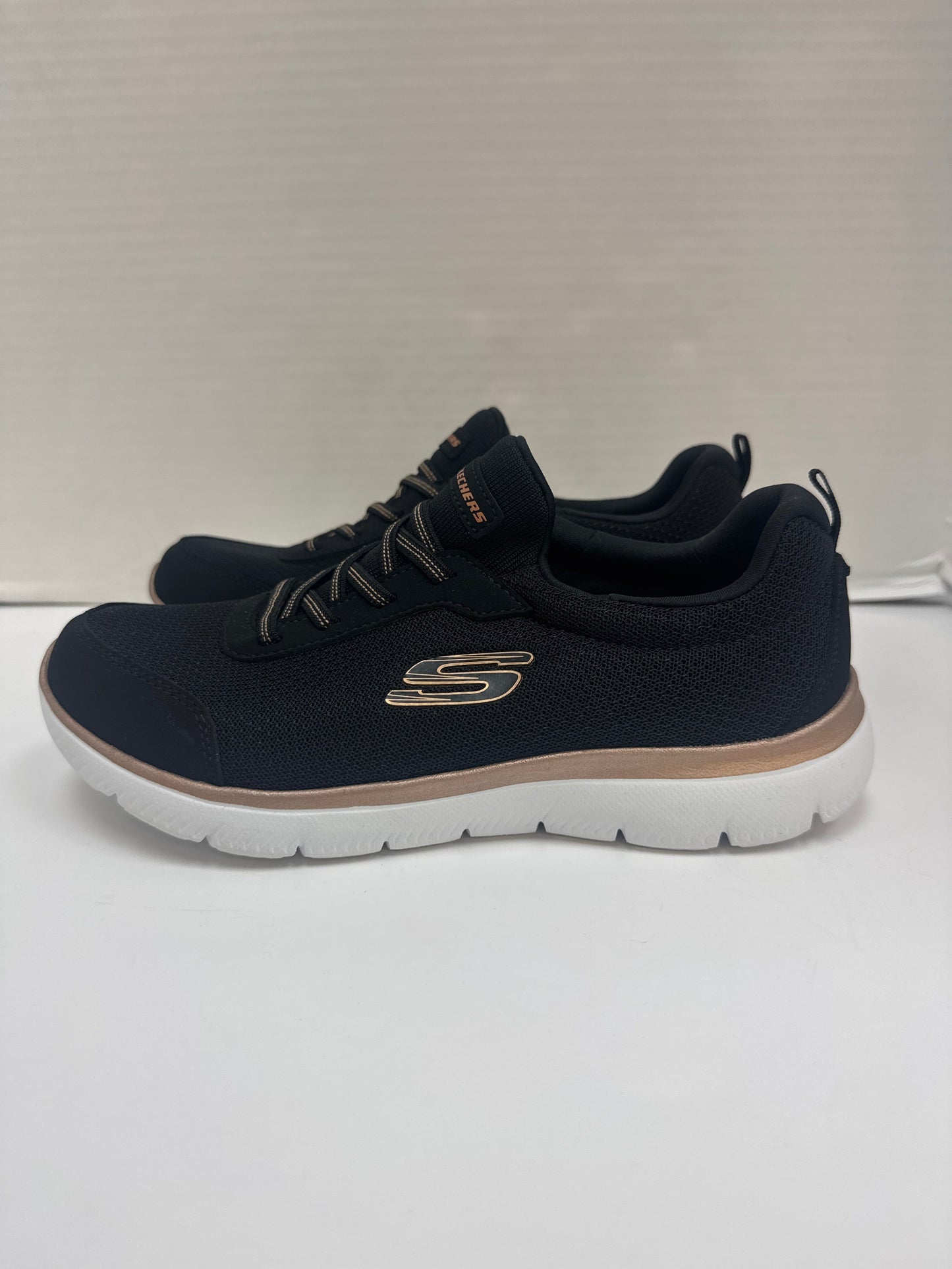 Shoes Athletic By Skechers In Black, Size: 8