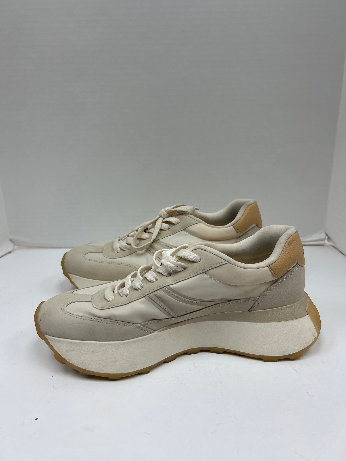 Shoes Sneakers By Zara In Cream, Size: 8.5