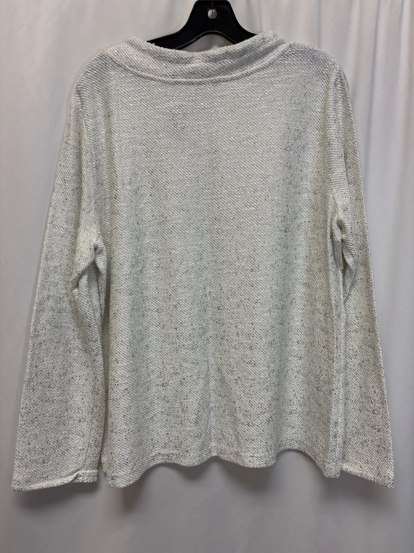 Top Sleeveless By Chicos In Silver, Size: Xl