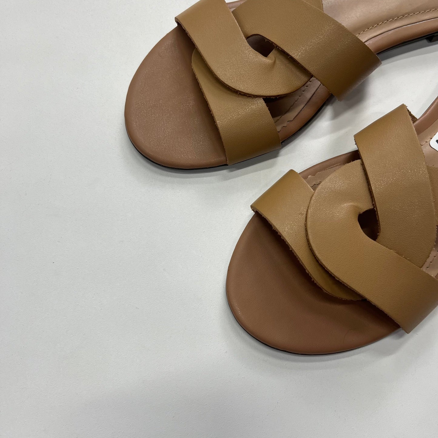 Tan Sandals Flip Flops Cl By Laundry, Size 6.5