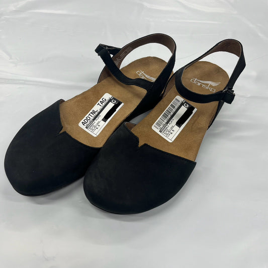Black Sandals Flats Dansko, Size 6.5