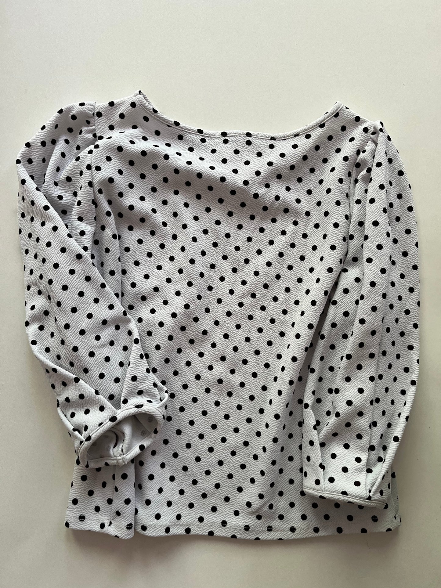 Top Long Sleeve By Green Envelope In Polkadot, Size: M