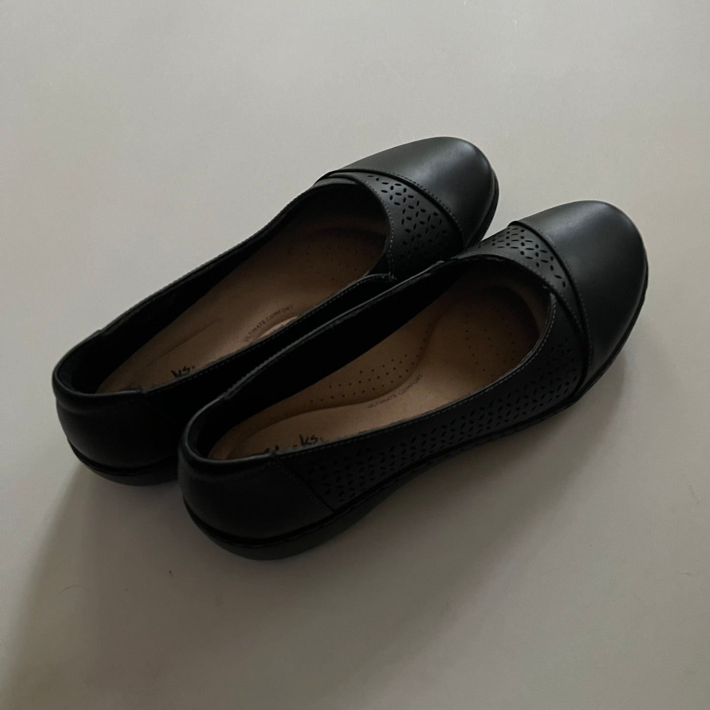 Shoes Flats Ballet By Clarks In Black, Size: 10