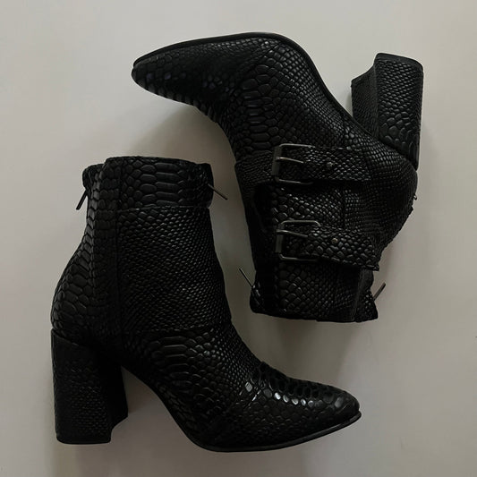 Boots Ankle Heels By Freebird In Black, Size: 10