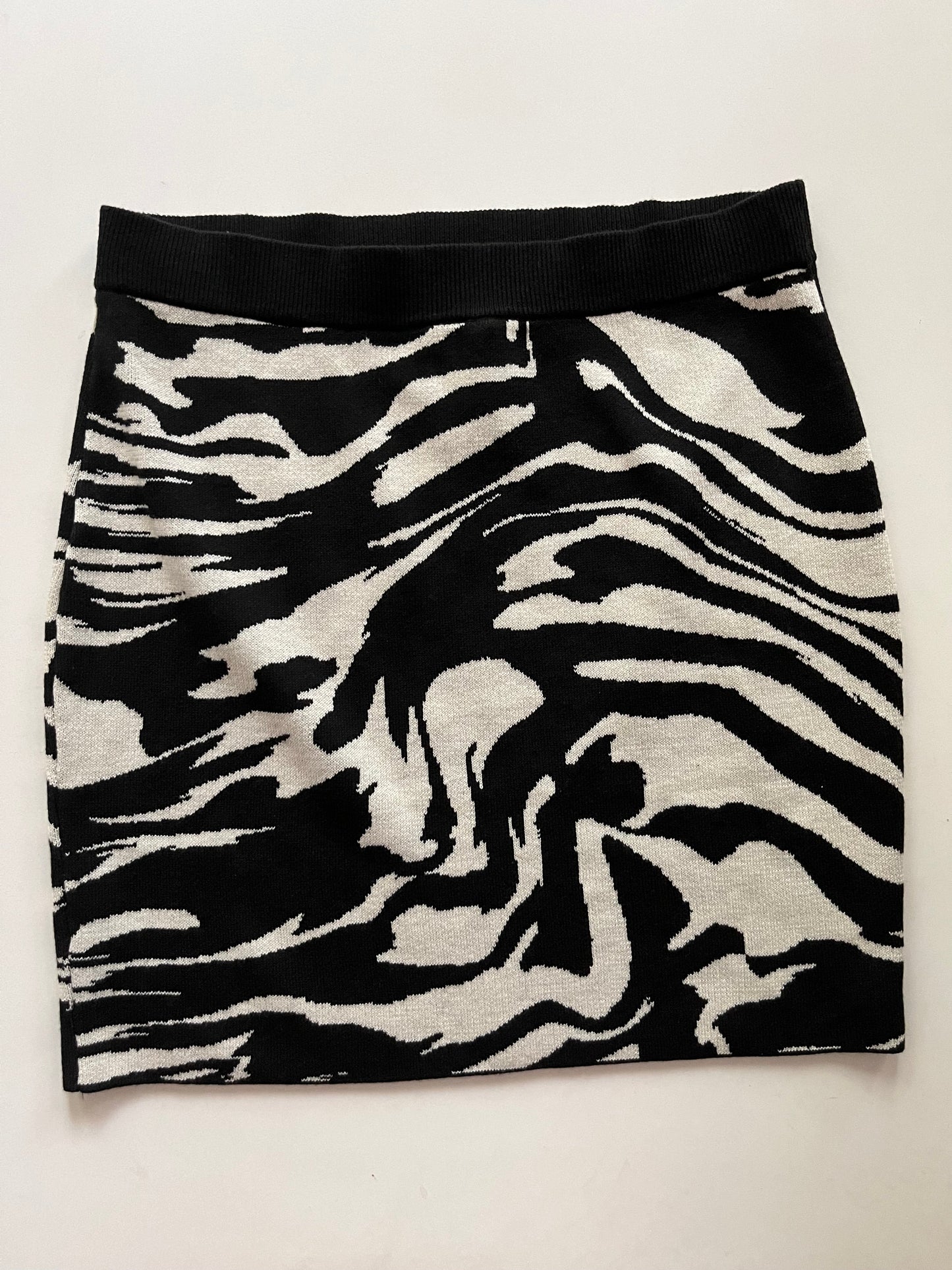 Skirt Mini & Short By H&m In Black Cream, Size: 8