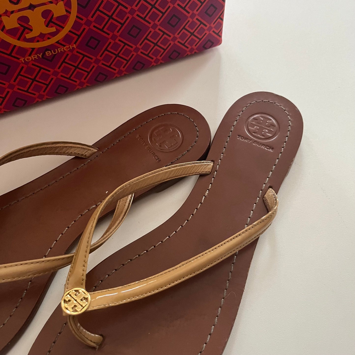 Sandals Flip Flops By Tory Burch In Tan, Size: 9.5