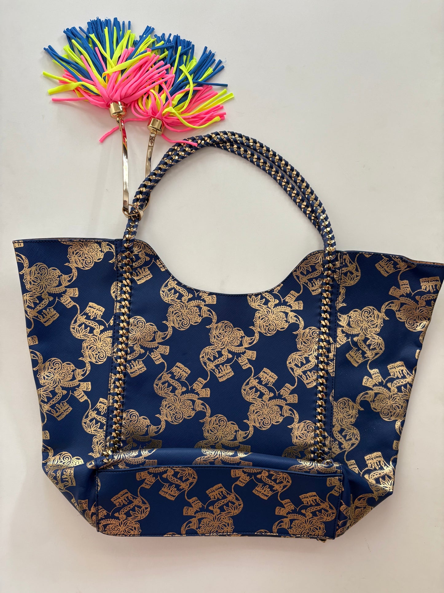 Handbag Designer By Lilly Pulitzer, Size: Large