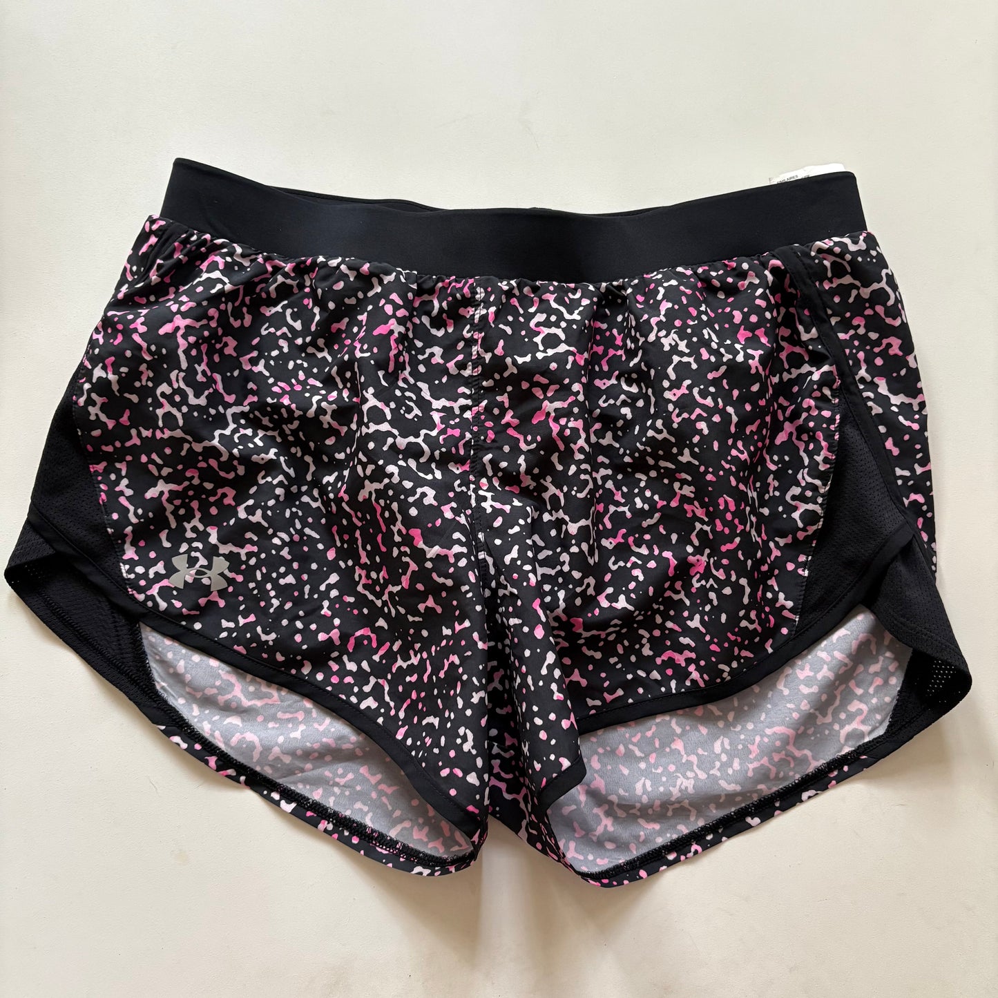 Athletic Shorts By Under Armour In Black, Size: M