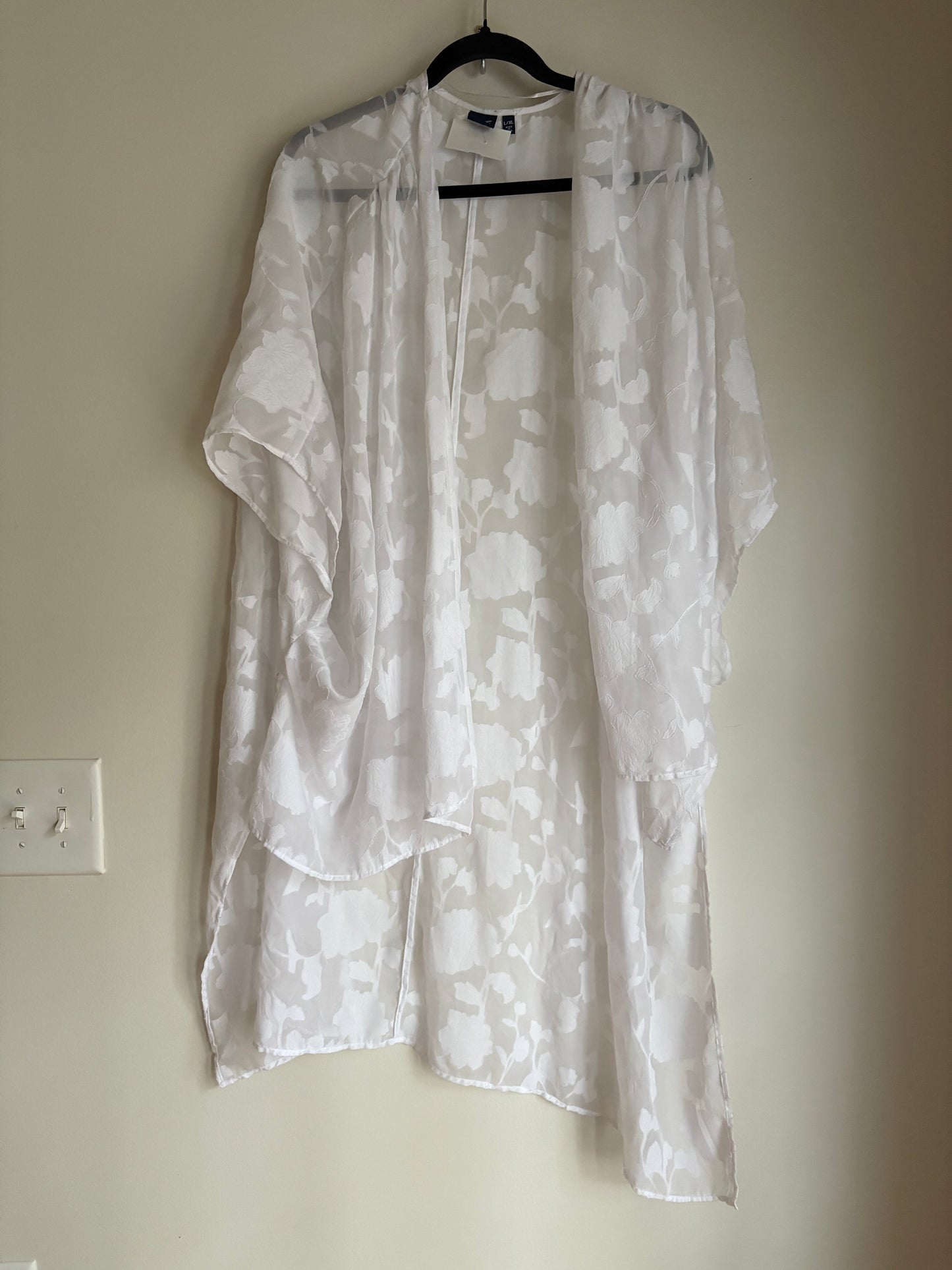 Kimono By Kaari Blue In White, Size: L