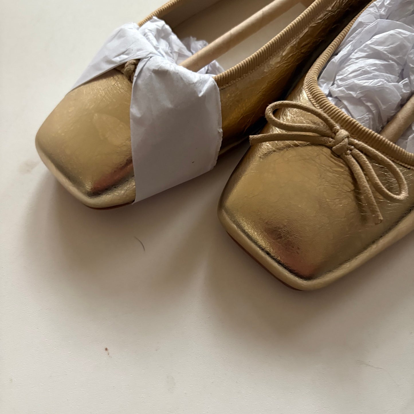 Shoes Flats By Dolce Vita In Gold, Size: 6.5