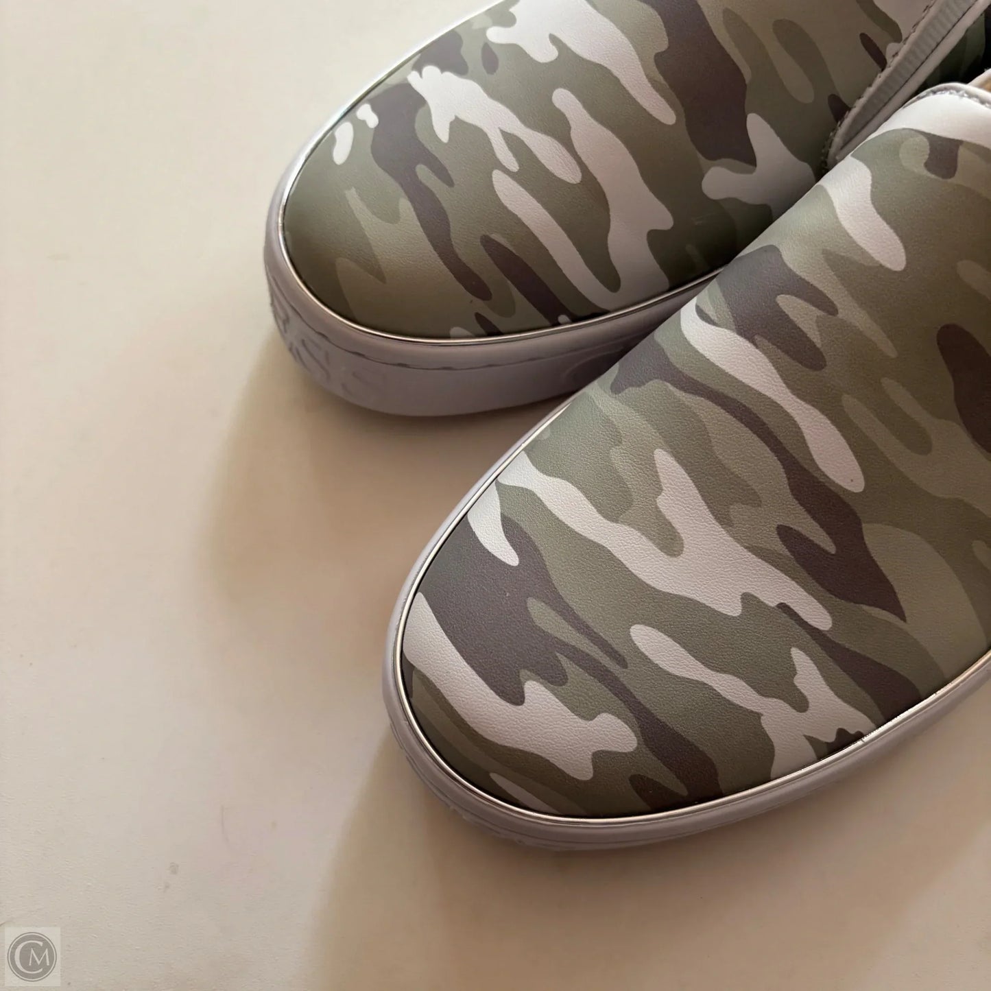 Shoes Flats By Guess In Camouflage Print, Size: 8