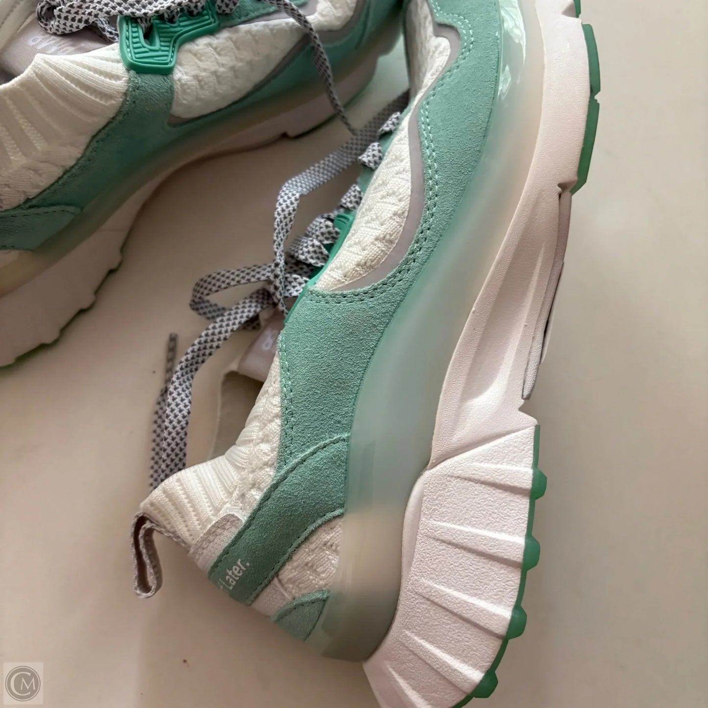 Shoes Athletic By Cma In White, Size: 7.5