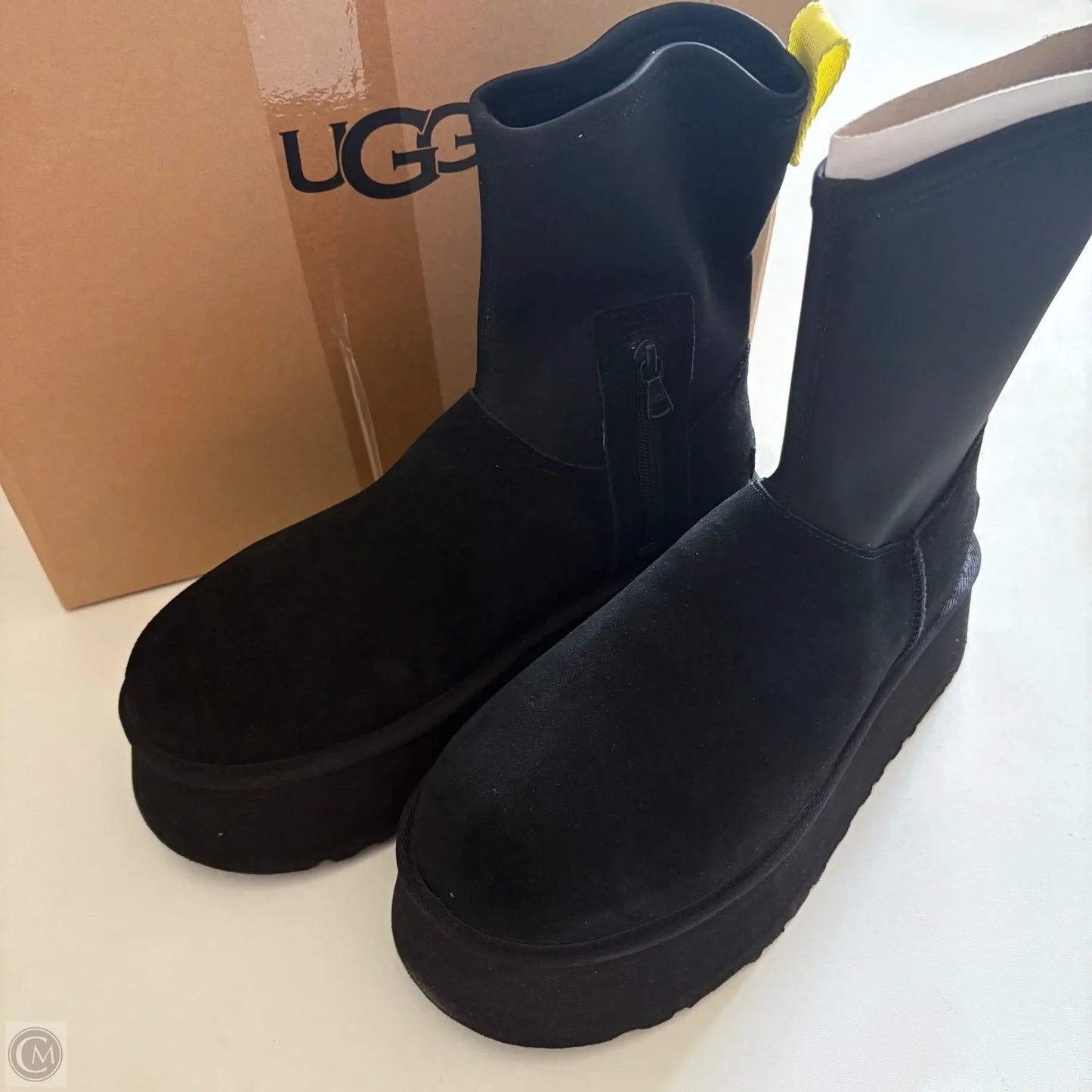 Boots Designer By Ugg In Black, Size: 9
