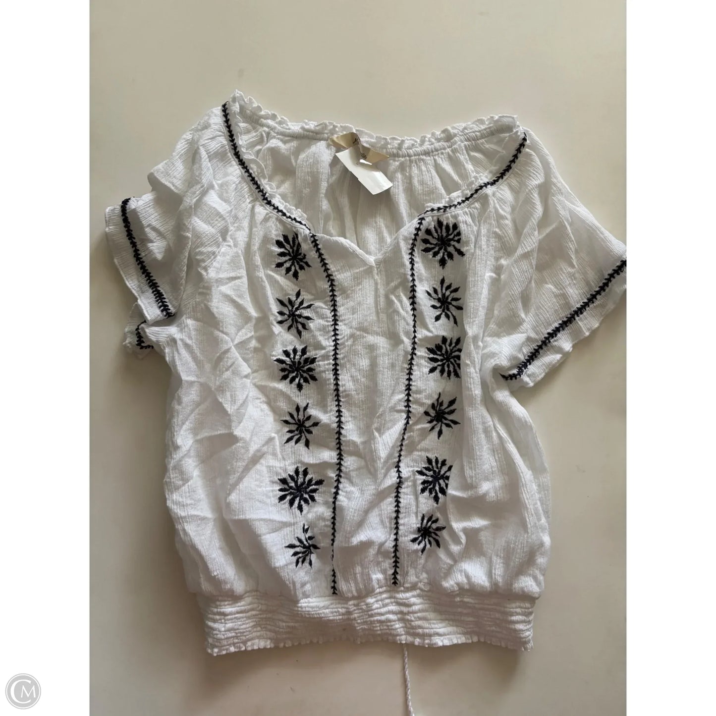 Top Short Sleeve By Clothes Mentor In White, Size: L